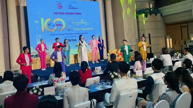 Conférence de presse pour la présentation du programme "Hô Chi Minh Ville : les 100 incontournables de 2022", tenue le 26 décembre dans la mégapole du Sud. Photo : VNA