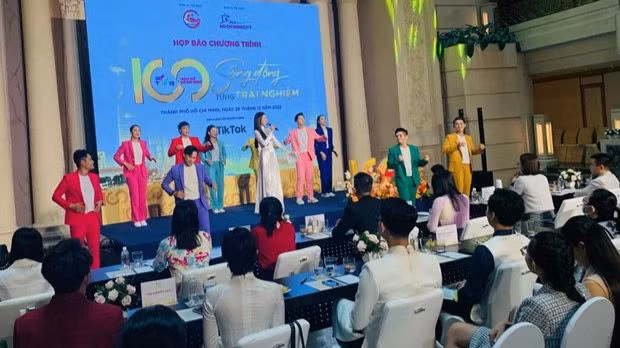 Conférence de presse pour la présentation du programme "Hô Chi Minh Ville : les 100 incontournables de 2022", tenue le 26 décembre dans la mégapole du Sud. Photo : VNA