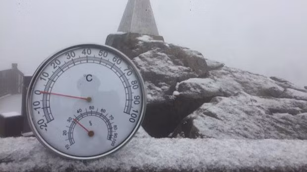 La température a chuté à -1°C sur le mont Fansipan. Photo : VNA.