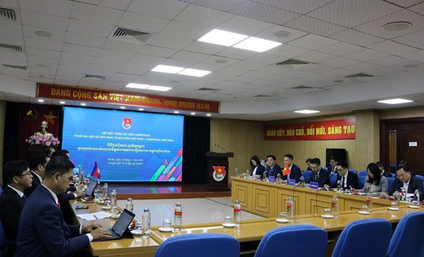 Le secrétaire du Comité central de l'Union de la jeunesse communiste Hô Chi Minh, Nguyên Tuong Lâm, reçoit le vice-président de la Commission de la jeunesse du Comité central du Parti du peuple cambodgien (PPC), Sean Borath. Photo: doanthanhnien.vn