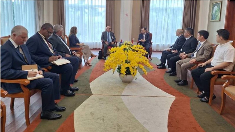 La séance de travail entre les deux parties. Photo : NDEL
