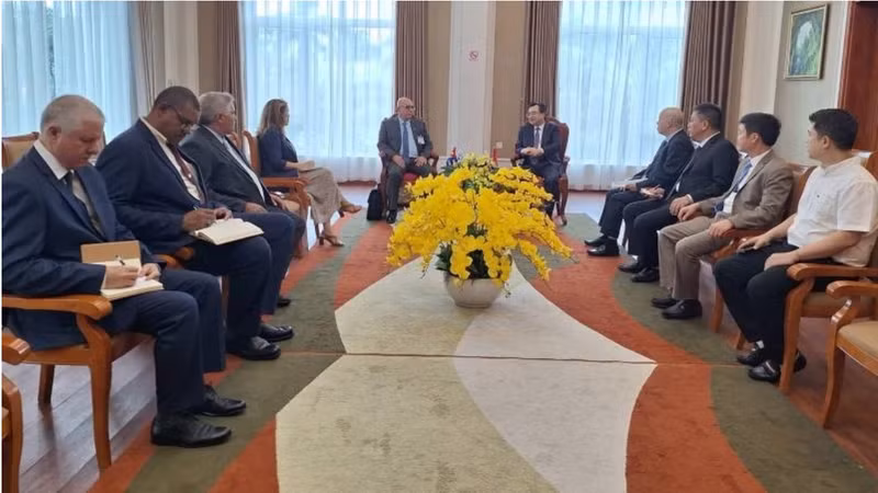 La séance de travail entre les deux parties. Photo : NDEL