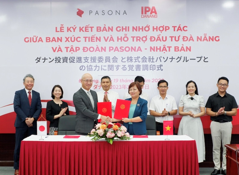 Lors de la cérémonie de signature de l’accord de coopération entre Dà Nang et le groupe Pasona.Photo: Baodanang 