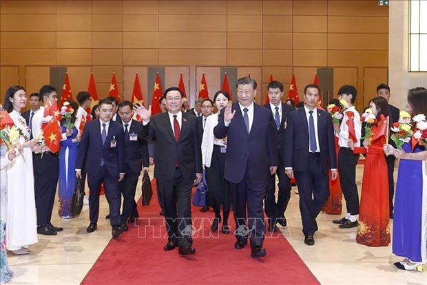 Le Président de l’Assemblée nationale (AN) de la République socialiste du Vietnam, Vuong Dinh Huê, et le Secrétaire général du Comité central du Parti communiste chinois (PCC) et Président de la République populaire de Chine, Xi Jinping. Photo : VNA.