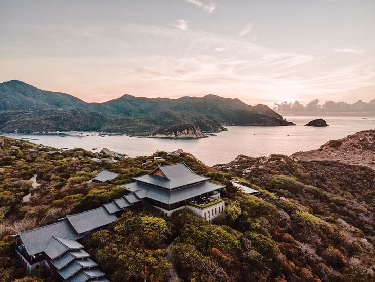 L’hôtel Amanoi dans la baie de Vinh Hy. Photo: tapchicongthuong.vn