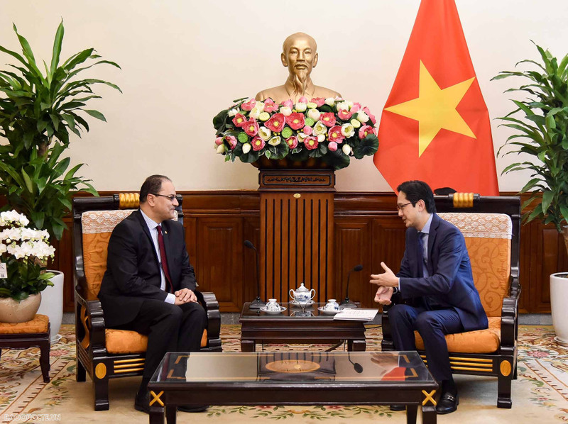 La séance de travail entre les deux parties. Photo : baoquocte.vn