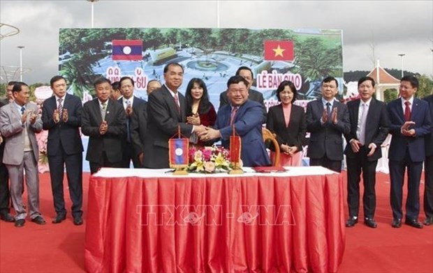Lors de la cérémonie d'inauguration du Parc de l'amitié Vietnam - Laos dans le district de Viengxay, province de Houaphan (au Nord du Laos). Photo : VNA