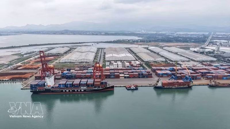 Le port international de Chu Lai est un centre logistique important dans la région des Hauts Plateaux du Centre. Photo : VNA.