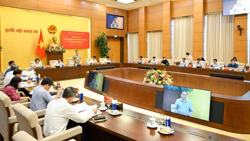 Le vice-Premier ministre Tran Hong Ha a reçu jeudi après-midi à Hanoï Wang Bo, directeur général de China Railway No.6 Engineering Group Co., Ltd. Photo : VNA.