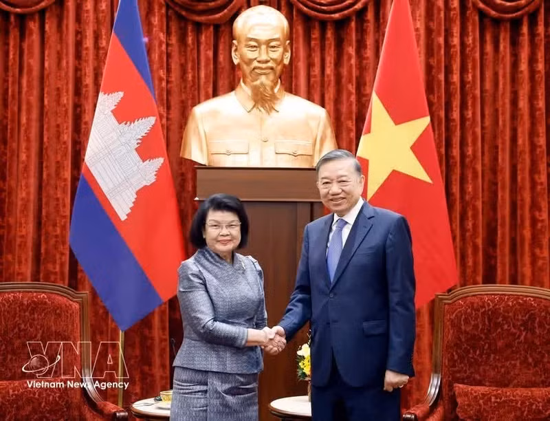 Le secrétaire général du PCV et président vietnamien, To Lam, et la présidente de l'Assemblée nationale cambodgienne, Samdech Khuon Sudary. Photo : VNA.