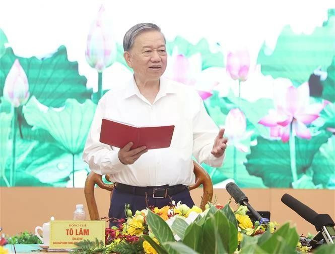 Le secrétaire général Tô Lâm s’exprime lors de sa réunion avec la Commission de la sensibilisation, de l’éducation et de la mobilisation des masses du Comité central du Parti communiste du Vietnam, à Hanoi, le 11 juin. Photo : VNA.