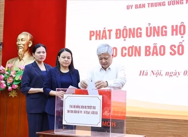 Le Front de la Patrie du Vietnam (FPV) a lancé jeudi un appel national à la solidarité, exhortant les citoyens et la communauté internationale à soutenir les victimes du typhon Bualoi. Photo: VNA
