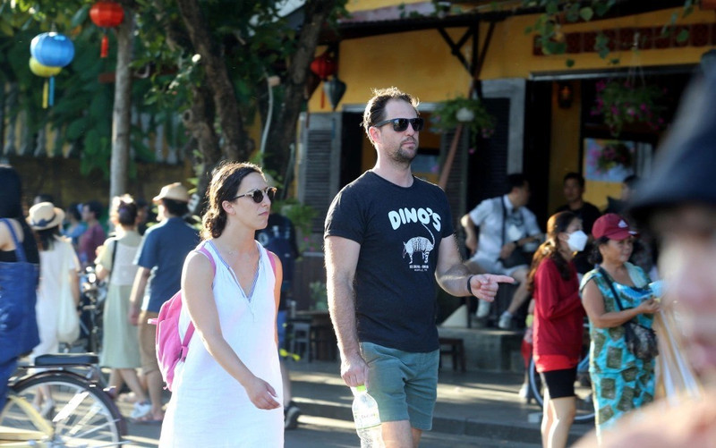 Touristes à Hoi An. Photo : Dac Thanh.
