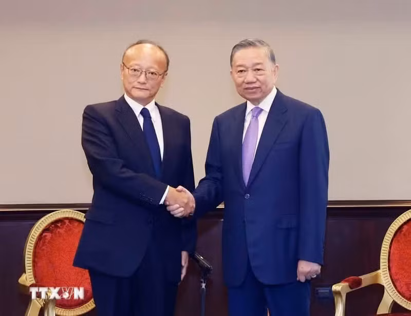 Le secrétaire général du Parti et président de la République, To Lâm, reçoit M. Masato Kanda, président de la Banque asiatique de développement (BAD). (Photo : VNA)