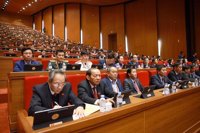 Délégation de l'organisation du Parti de la province de Quang Tri à la séance de débat. Photo: VNA