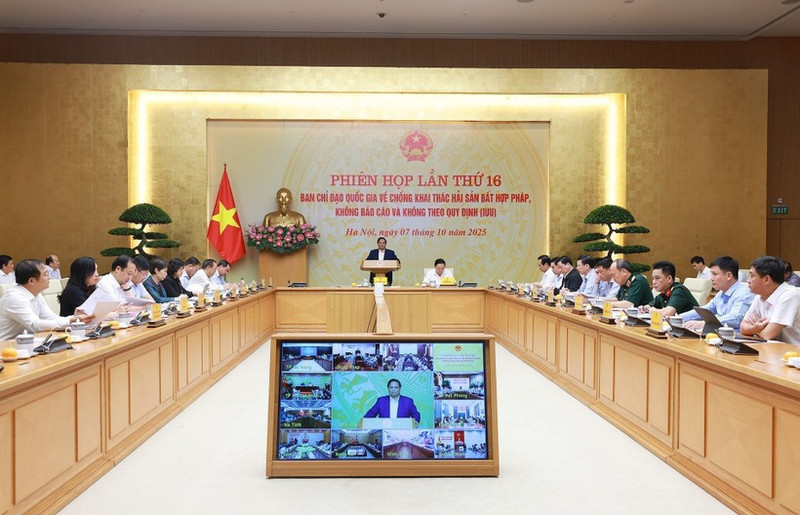 Le Premier ministre Pham Minh Chinh prend la parole lors de la réunion. Photo : VNA.