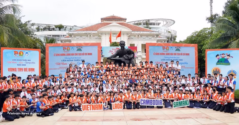 Les enfants du Vietnam, du Laos et du Cambodge participent au 8e Festival des enfants du Vietnam, du Laos et du Cambodge, placé sous le thème « Les Bras de l'amitié ». Photo : VNA,
