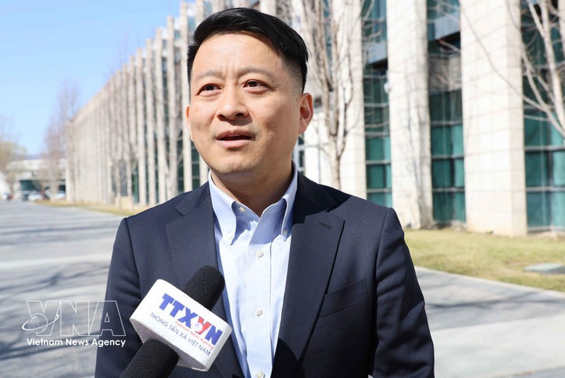Le professeur Qu Qiang, commentateur de la chaîne de télévision chinoise CGTN et enseignant à l’Université centrale des nationalités de Chine. Photo / VNA.