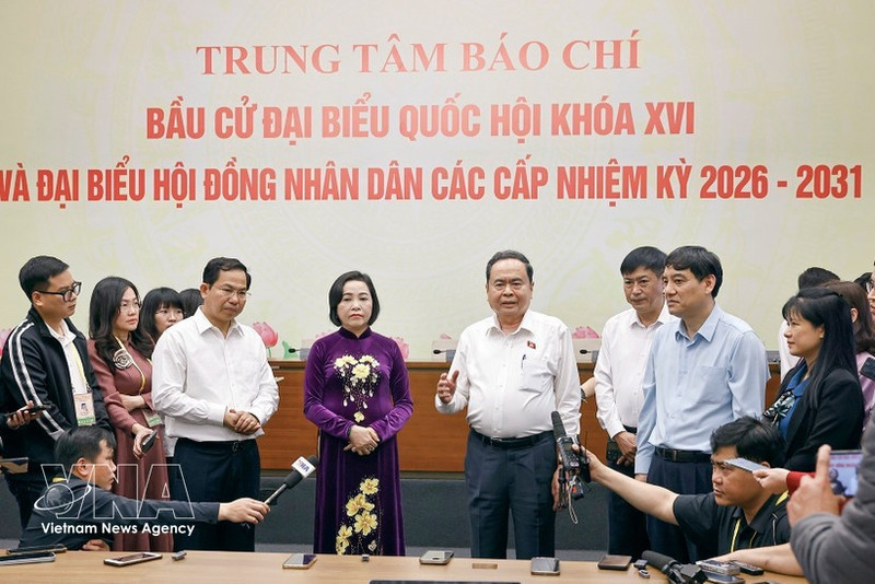 Le président de l’Assemblée nationale, Trân Thanh Mân, visite le Centre de presse à la Maison de l’Assemblée nationale à Hanoï. Photo : VNA