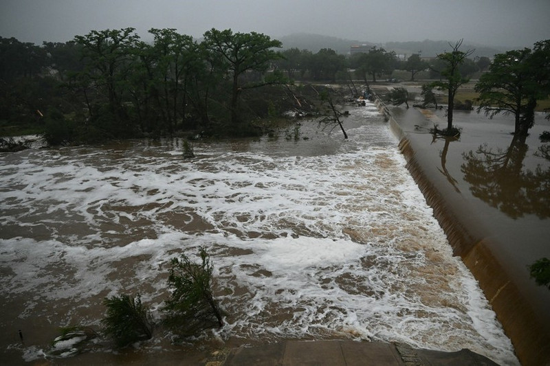 De violentes inondations ont frappé le comté de Kerr, au Texas. Photo : U.S. Coast Guard/VNA.