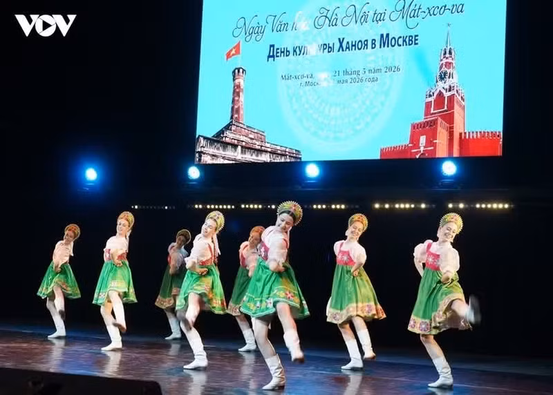 Performance de Kalinka lors du programme artistique « Hanoi - Les sons de mille ans ». Photo : VOV.