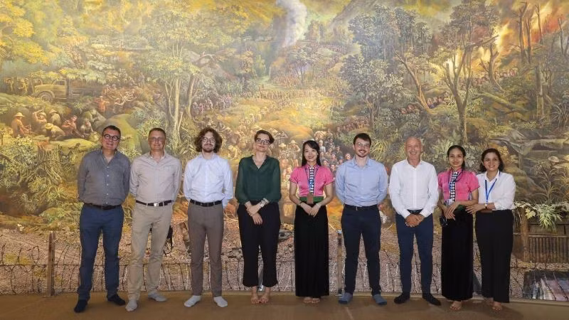 Les experts français ont expérimenté l’espace 3D du Musée de la Victoire de Dien Bien Phu, au Vietnam. Photo : ambassade de France au Vietnam.