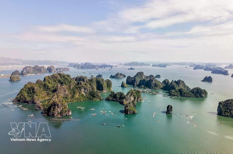 Avec sa beauté unique et incomparable, la baie de Ha Long a été inscrite deux fois au patrimoine mondial de l'UNESCO. Photo : VNA