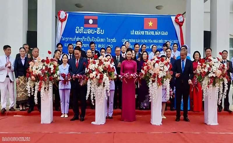 La cérémonie d’inauguration du bâtiment de traitement spécial à l’Hôpital provincial de Luang Namtha. (Photo : Nguyen Hong)