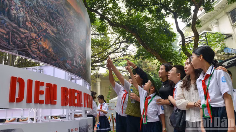 La campagne de communication multicanal marquant le 70e anniversaire de la Victoire de Dien Bien Phu, menée par le journal Nhan Dan, a attiré un large public. Photo : The Dai.