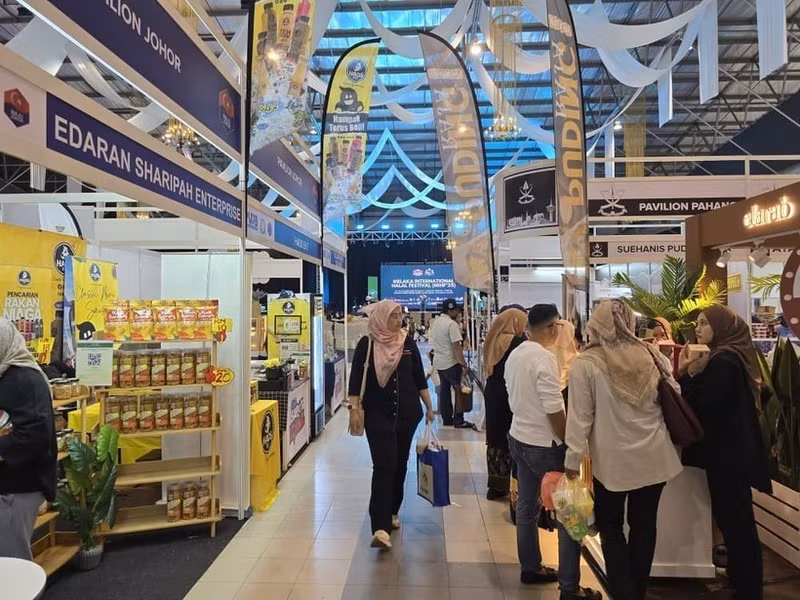 Les visiteurs au Festival international Halal de Malacca. Photo: VNA