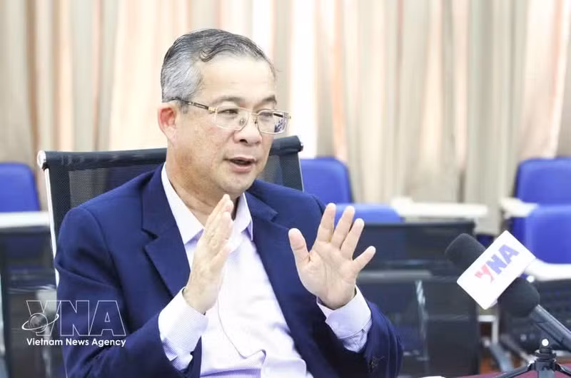 le professeur associé et docteur Neak Chandarith, directeur de l’Institut des études internationales et des politiques publiques de l’Université royale de Phnom Penh. Photo : VNA.