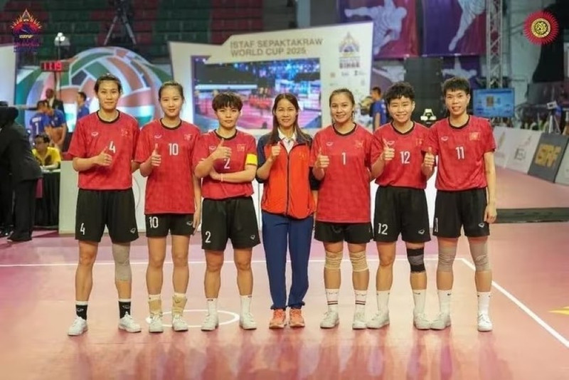 L’équipe féminine vietnamienne de sepak takraw remporte pour la première fois une médaille d’or en Coupe du monde. Photo : Fédération de sepak takraw du Vietnam.