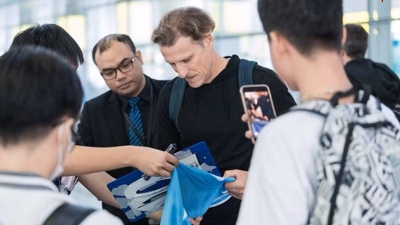 Diego Forlan a eu une rencontre animée avec les fans vietnamiens. Photo : Comité d’organisation.