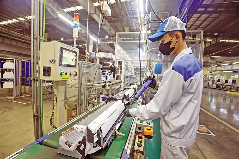 La production industrielle maintient une dynamique de croissance positive, contribuant aux résultats encourageants de l’économie au cours des sept derniers mois. Photo : Đ.T