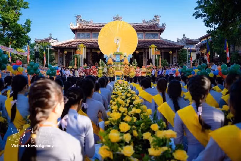 Le Vesak 2570 célébré avec solennité à Hue. Photo : VNA.