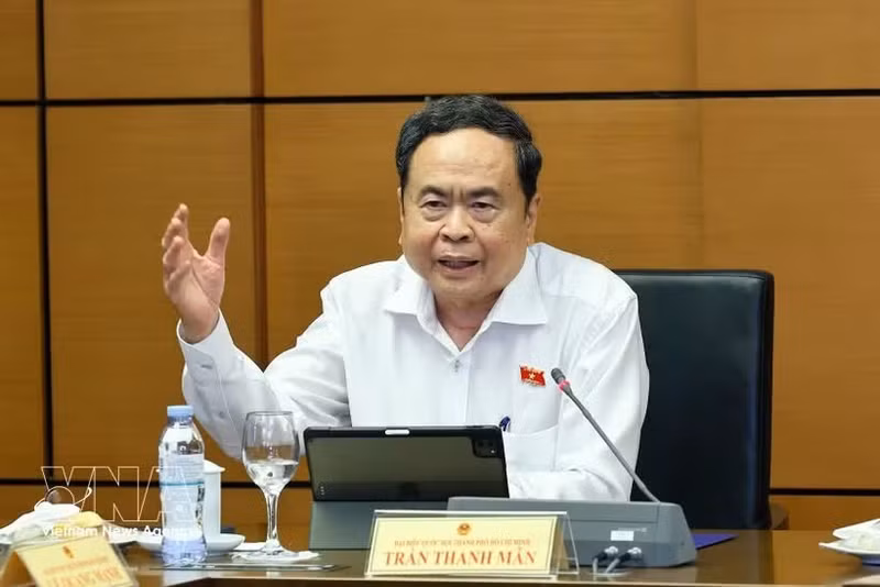 Le président de l’Assemblée nationale, Trân Thanh Mân, s’exprime lors d’un débat en groupe sur le projet de loi amendée sur la vulgarisation et l’éducation juridiques, dans le cadre de la première session extraordinaire de la 16e législature, le 4 août. Photo : VNA.
