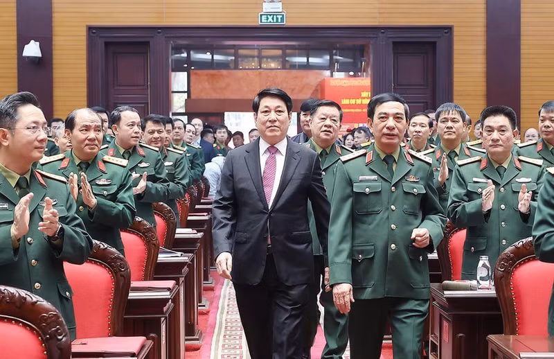 Le président Luong Cuong à la Conférence politico-militaire de l'Armée. Photo : VNA.