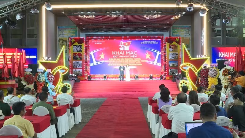 Le panorama de la cérémonie d'ouverture. 