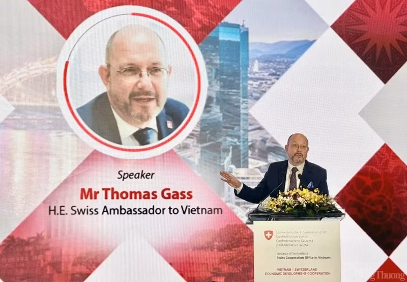 L’ambassadeur de Suisse au Vietnam, Thomas Gass, revient sur les résultats de la coopération entre les deux pays de 1991 à 2024. Photo: congthuong