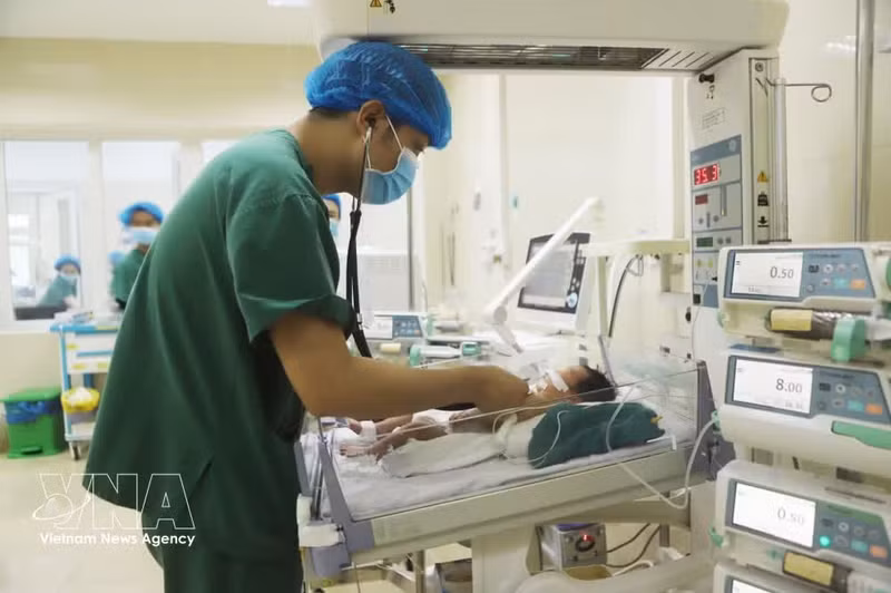 L'hôpital de gynécologie-obstétrique et de pédiatrie de Vinh Phuc développe les techniques médicales de pointe au service des soins pédiatriques. Photo : VNA.