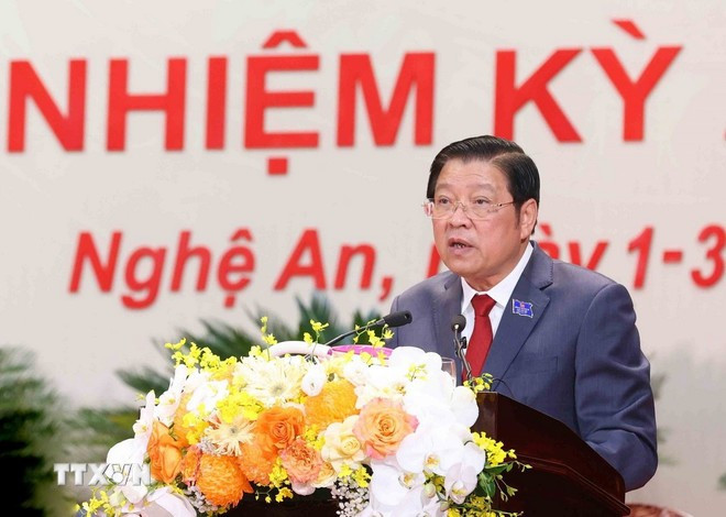 Phan Dinh Trac, membre du Bureau politique et chef de la Commission centrale des Affaires intérieures du Parti, s'exprime au 20e Congrès de l’organisation du Parti de la province centrale de Nghe An. Photo : VNA.