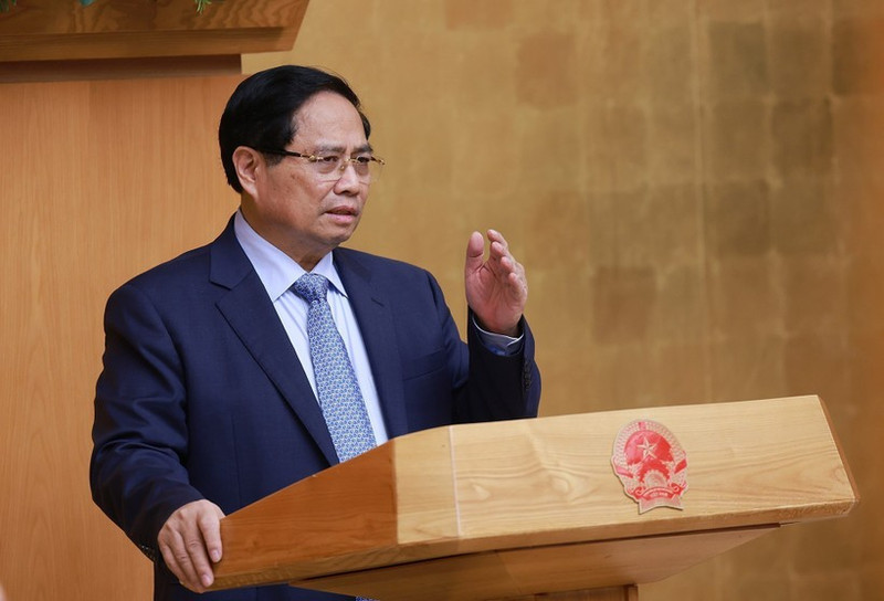Le Premier ministre Pham Minh Chinh préside la réunion pour évaluer les résultats du fonctionnement du modèle d’administration locale à deux niveaux. Photo : VNA