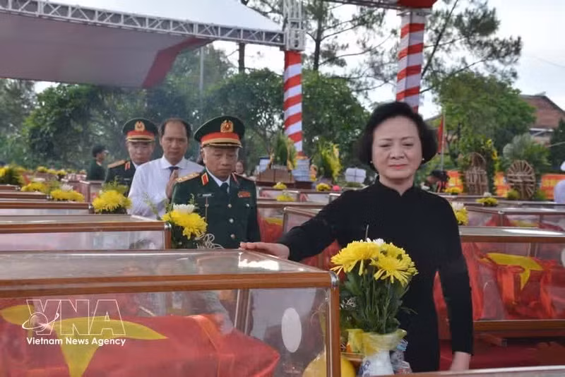 La vice-Premier ministre Pham Thi Thanh Tra à la cérémonie commémorative à Nghe An. Photo : VNA.