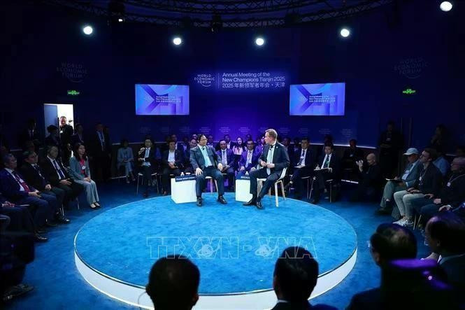 Vue d’ensemble du dialogue politique sur le thème « La nouvelle ère du Vietnam : de la vision à l’action », à Tianjin, le 25 juin. Photo : VNA.