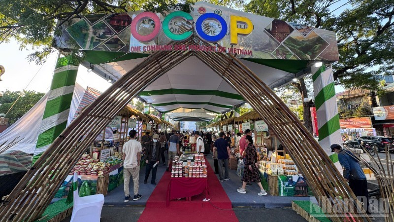 Espace de promotion du tourisme rural, des produits OCOP et des activités d’expérience riches en identité culturelle de 16 provinces et villes.