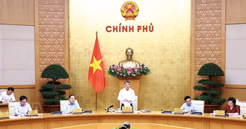 Le Premier ministre Lê Minh Hung lors de la réunion. Photo : VNA.