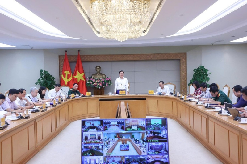 Le vice-Premier ministre Tran Hong Ha s'exprime lors de la réunion. Photo : VGP.