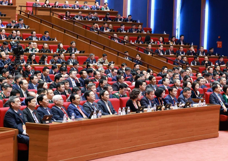 Le débat sur les projets de Documents du 14e Congrès national du Parti communiste du Vietnam. Photo : VNA.