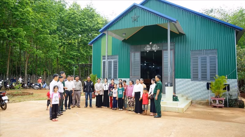 Les fidèles du village de Nu, commune de Ia Nan, mènent une vie exemplaire, respectant à la fois les valeurs civiques et religieuses, et s’unissent pour bâtir une localité prospère. Photo: Vietnamnet