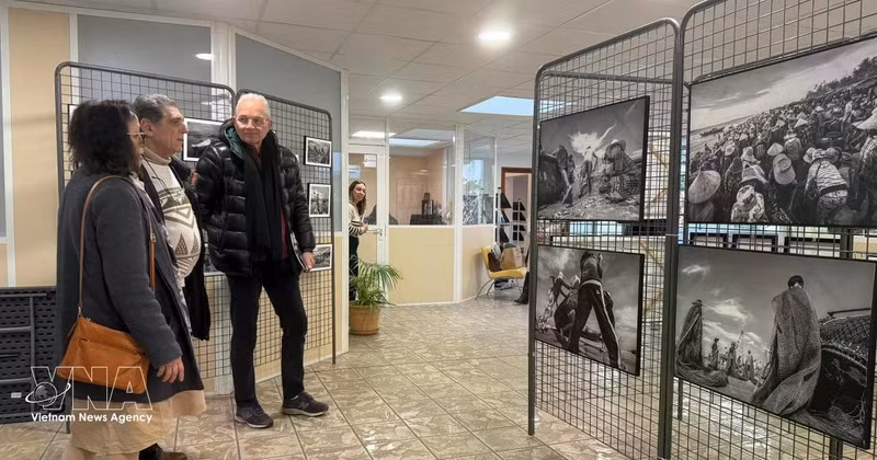 L'exposition se déroule du 3 au 13 février à l'Hôtel de Ville de Châteaudun, en région Centre-Val de Loire. Photo: VNA